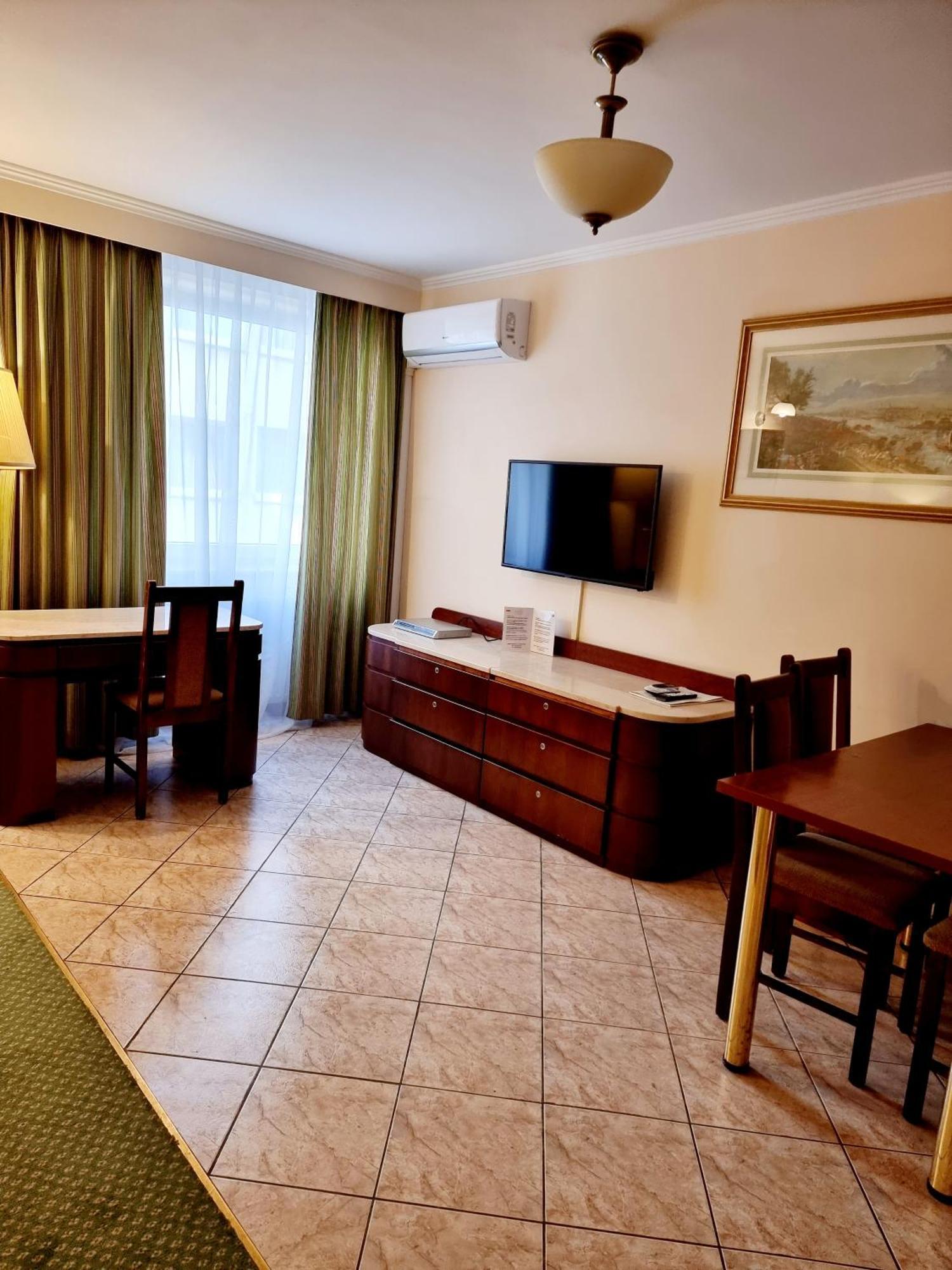 Hit Aparthotel